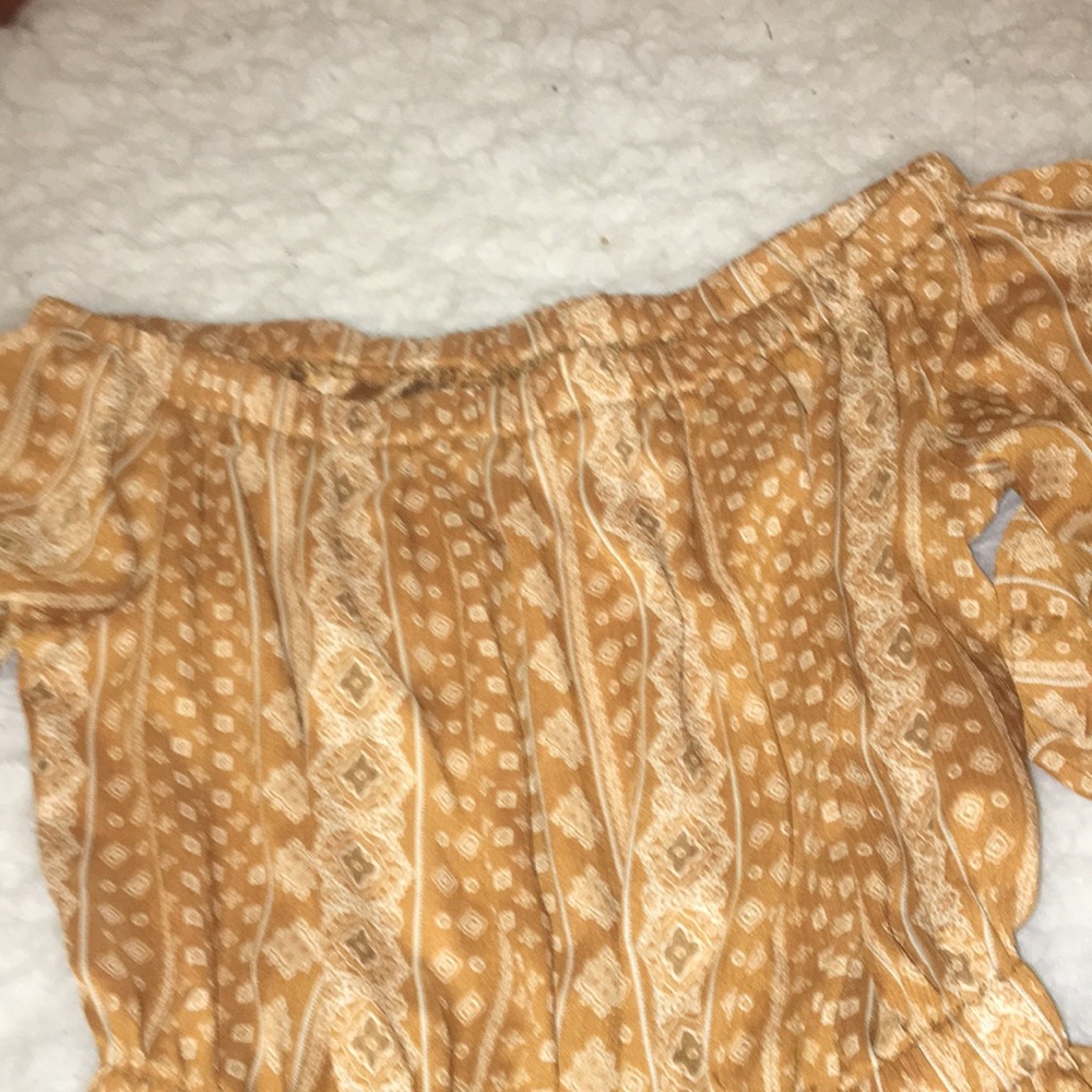 Off-The-Shoulder Gold Patterned Romper - image 6